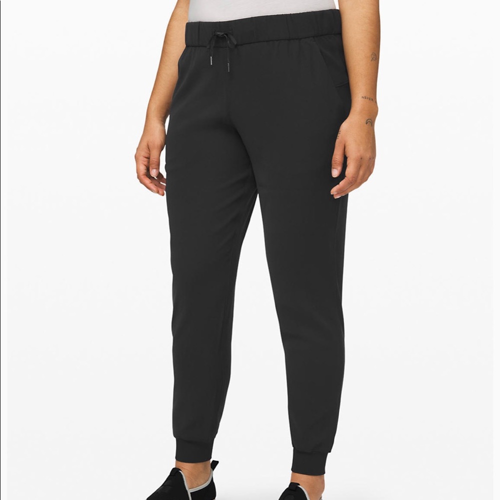 Lululemon on the fly jogger